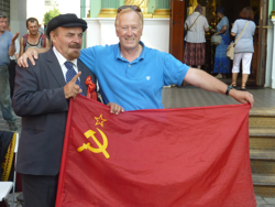 100 Rubel für ein Bild mit dem „auferstanden“ Lenin